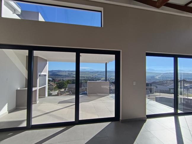 4 Bedroom Property for Sale in Hartenbos Heuwels Western Cape